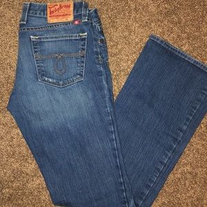 Lucky Jeans 8/29